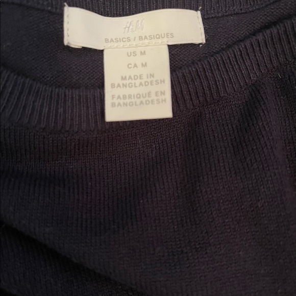 4 NWOT H&M basics crew neck sweaters. In Navy, blush & 2 in gray. All mediums. - Picture 7 of 8